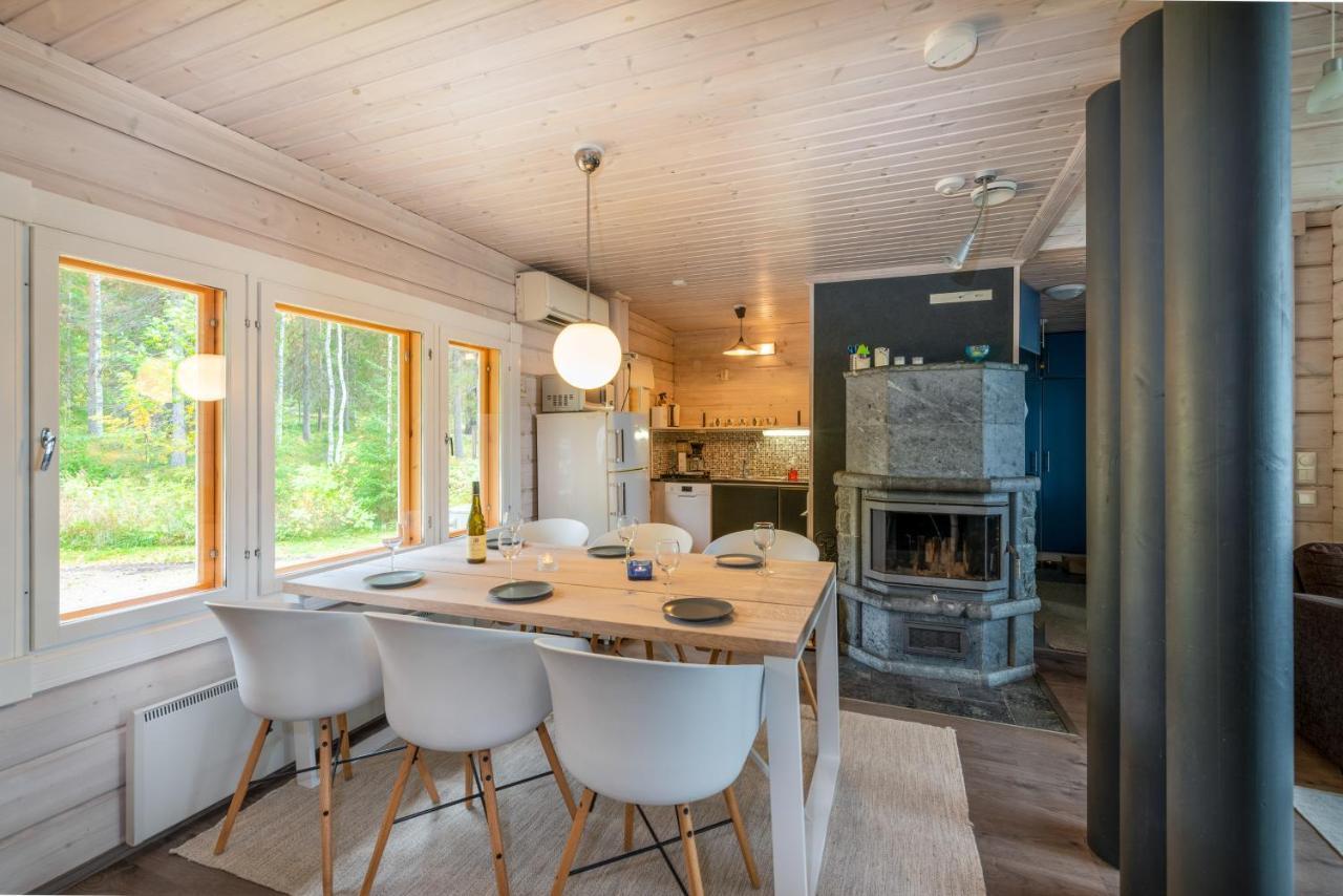 Laehderinne - 2 Bedroom Log Cabin, Private Beach, Wifi & Sauna Puolanka 외부 사진