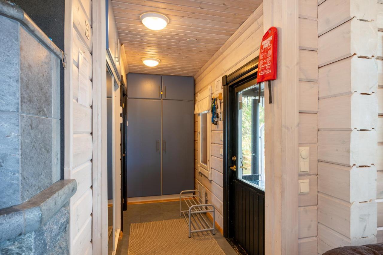 Laehderinne - 2 Bedroom Log Cabin, Private Beach, Wifi & Sauna Puolanka 외부 사진