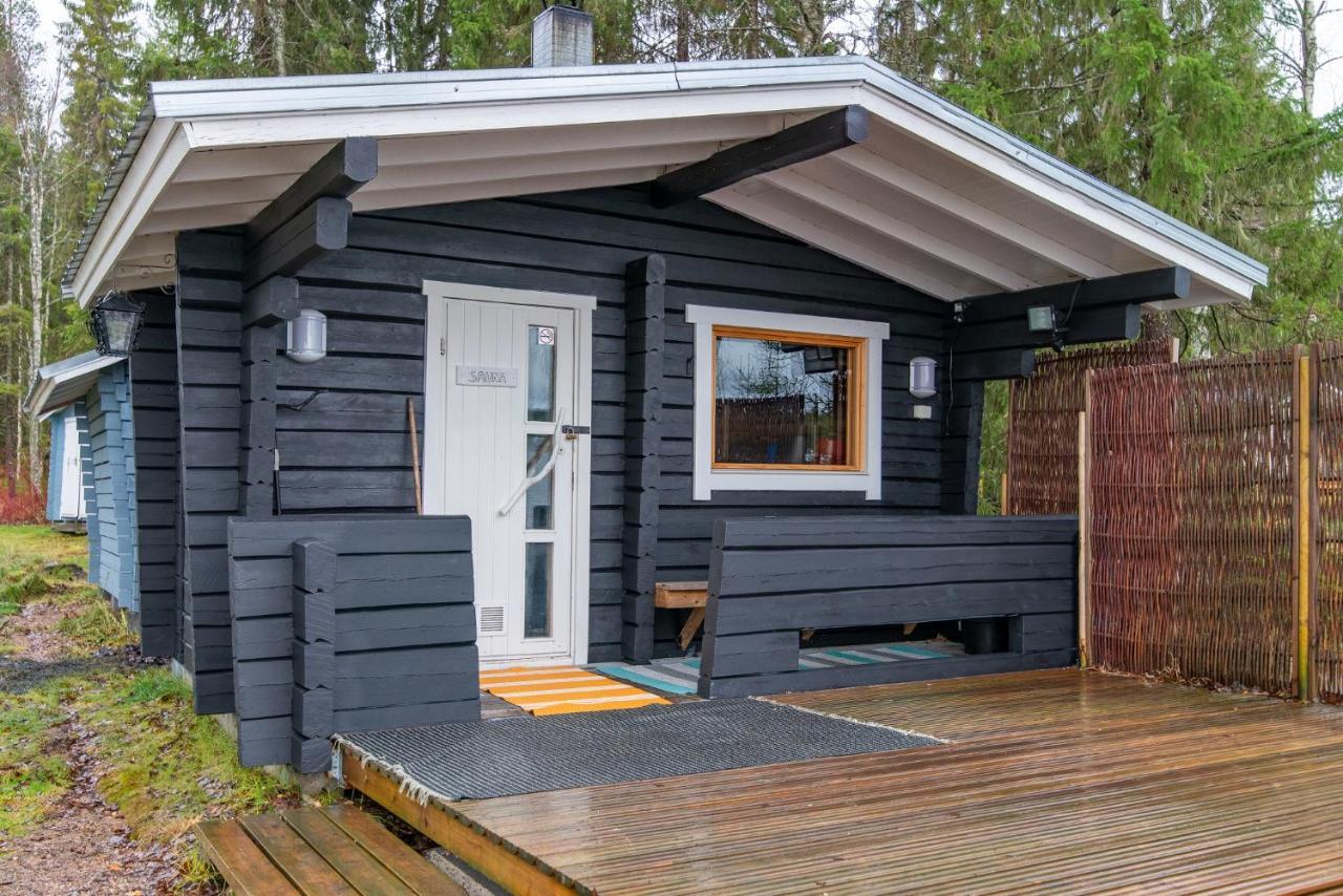 Laehderinne - 2 Bedroom Log Cabin, Private Beach, Wifi & Sauna Puolanka 외부 사진