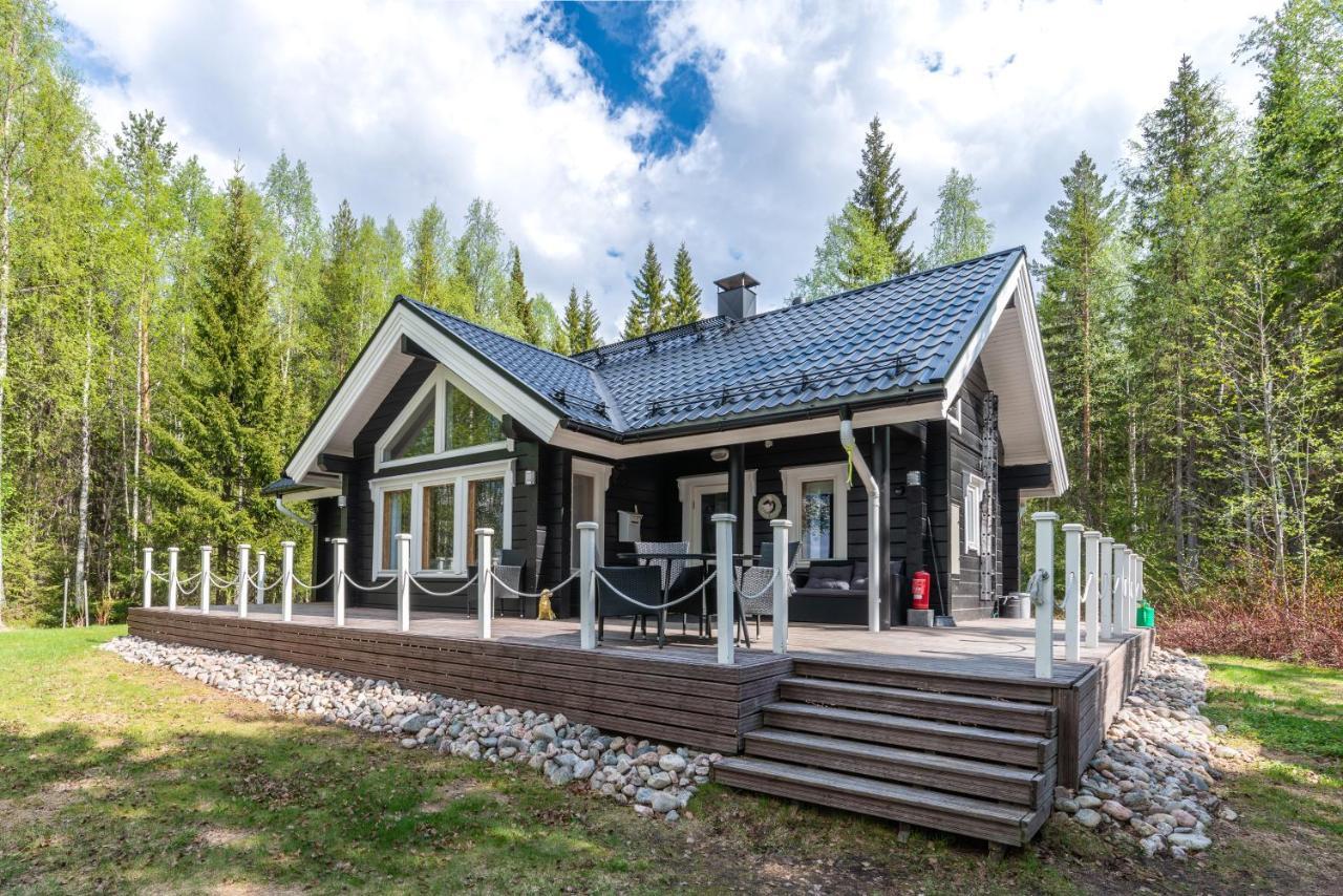 Laehderinne - 2 Bedroom Log Cabin, Private Beach, Wifi & Sauna Puolanka 외부 사진