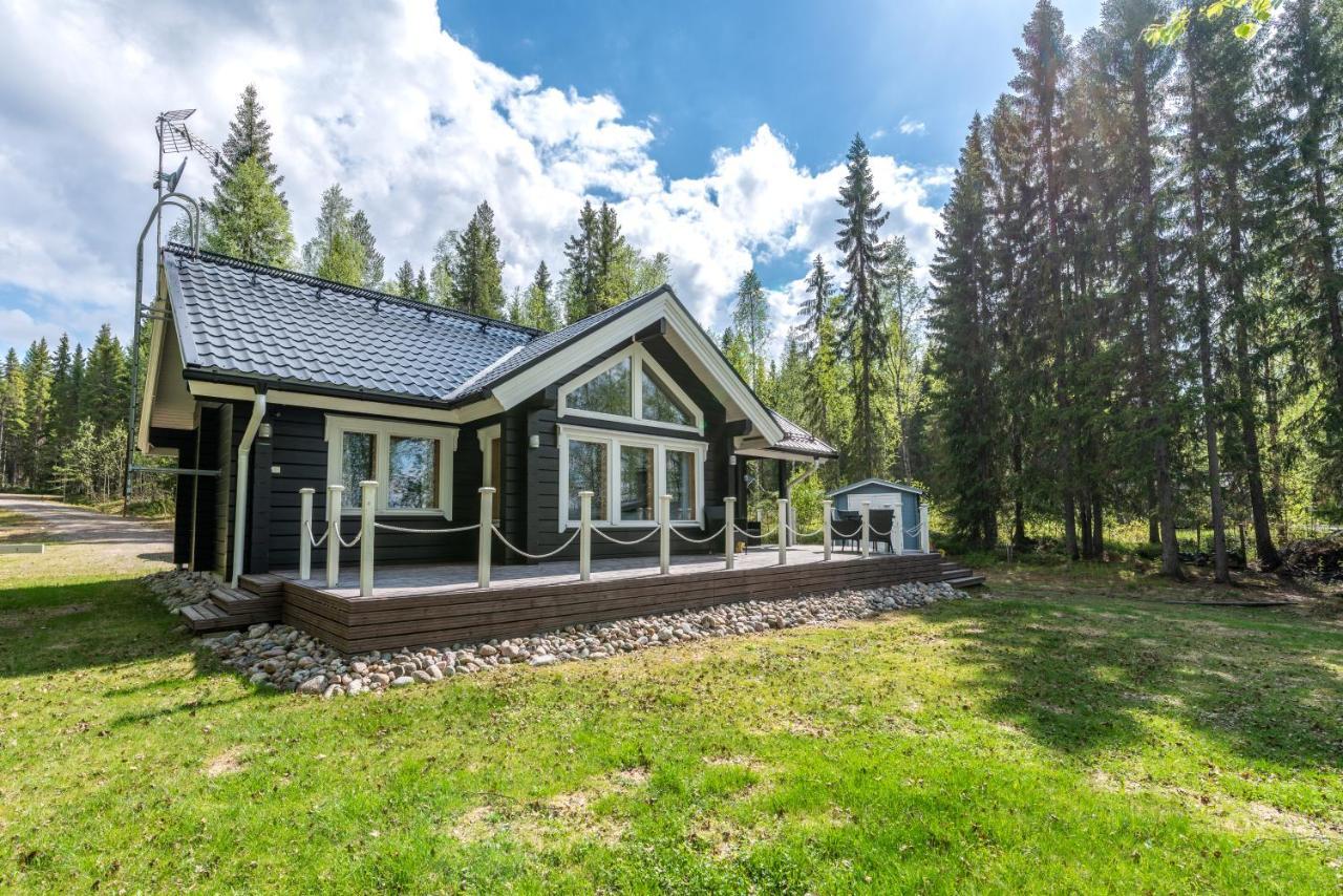 Laehderinne - 2 Bedroom Log Cabin, Private Beach, Wifi & Sauna Puolanka 외부 사진