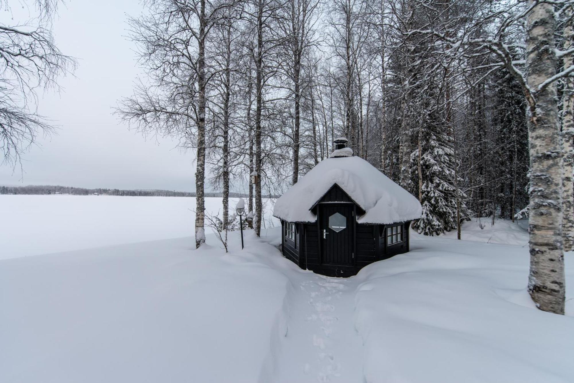 Laehderinne - 2 Bedroom Log Cabin, Private Beach, Wifi & Sauna Puolanka 외부 사진