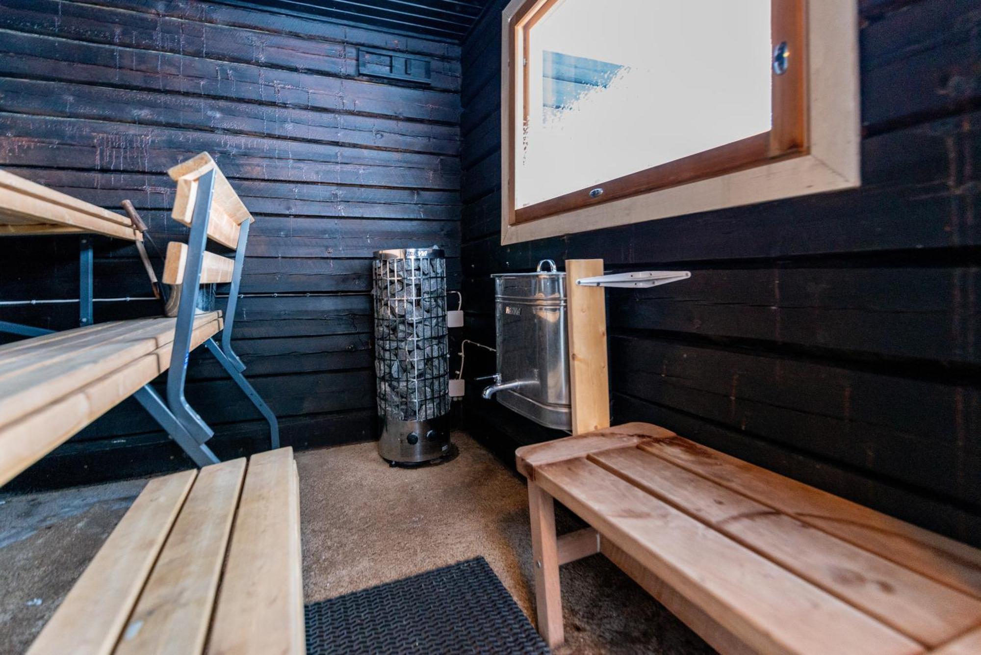 Laehderinne - 2 Bedroom Log Cabin, Private Beach, Wifi & Sauna Puolanka 외부 사진