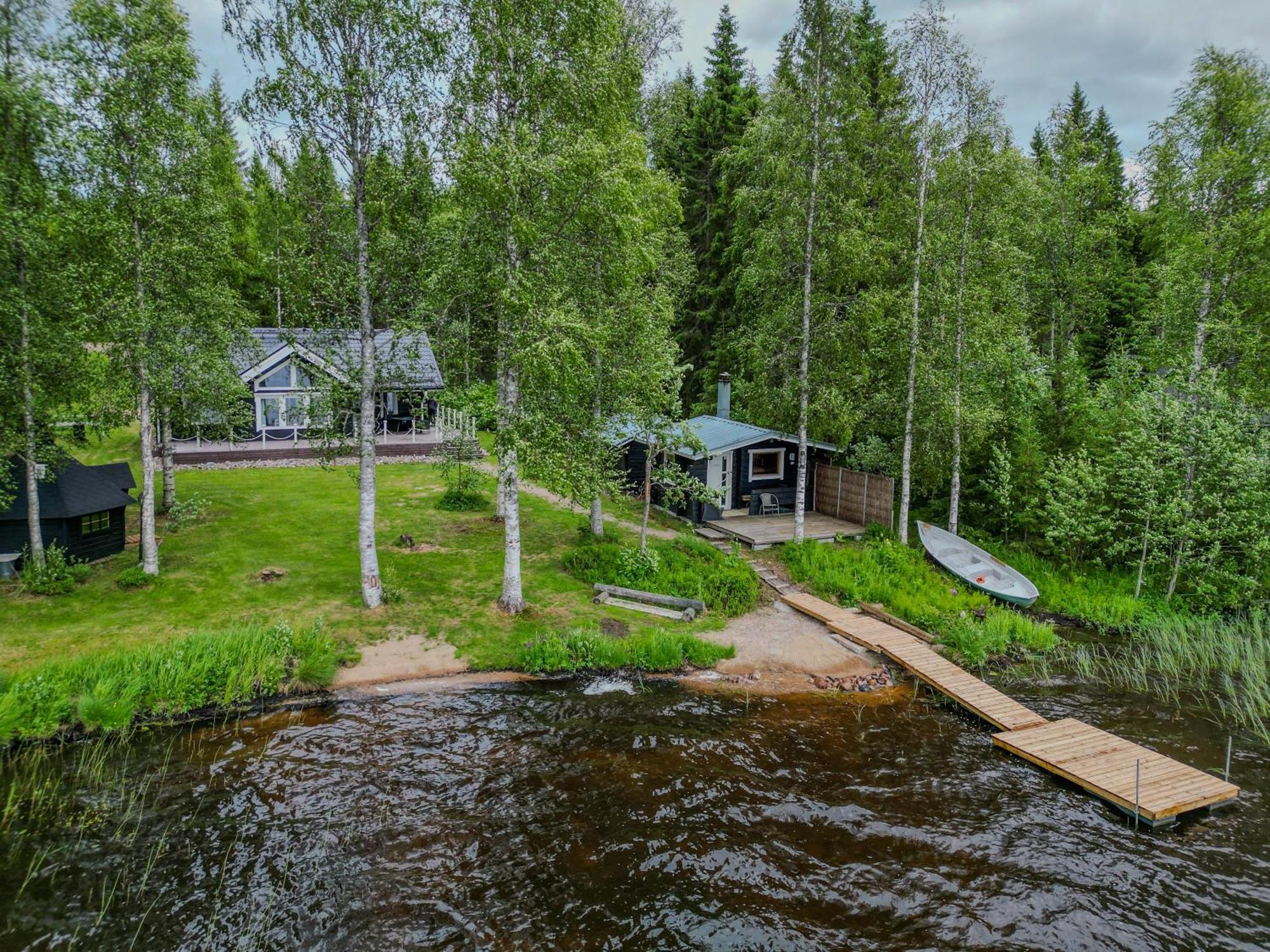 Laehderinne - 2 Bedroom Log Cabin, Private Beach, Wifi & Sauna Puolanka 외부 사진